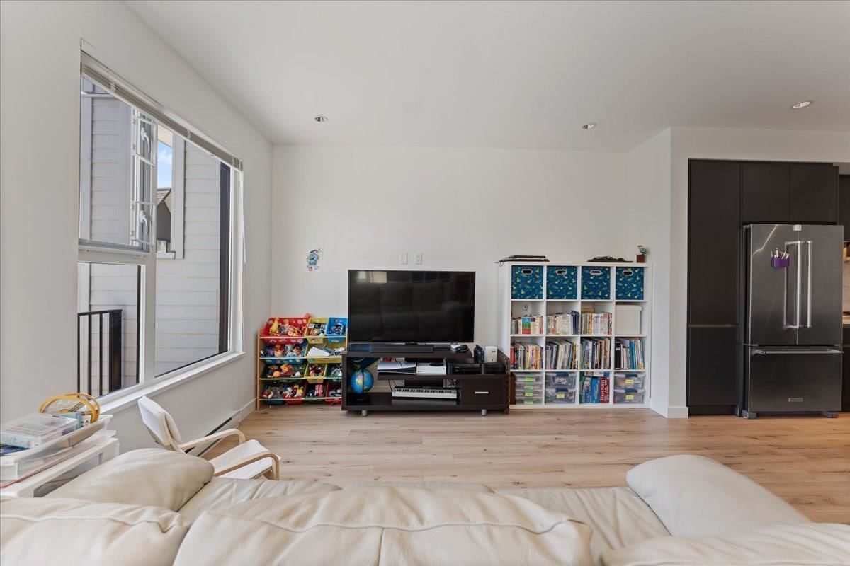 Listing Image 5