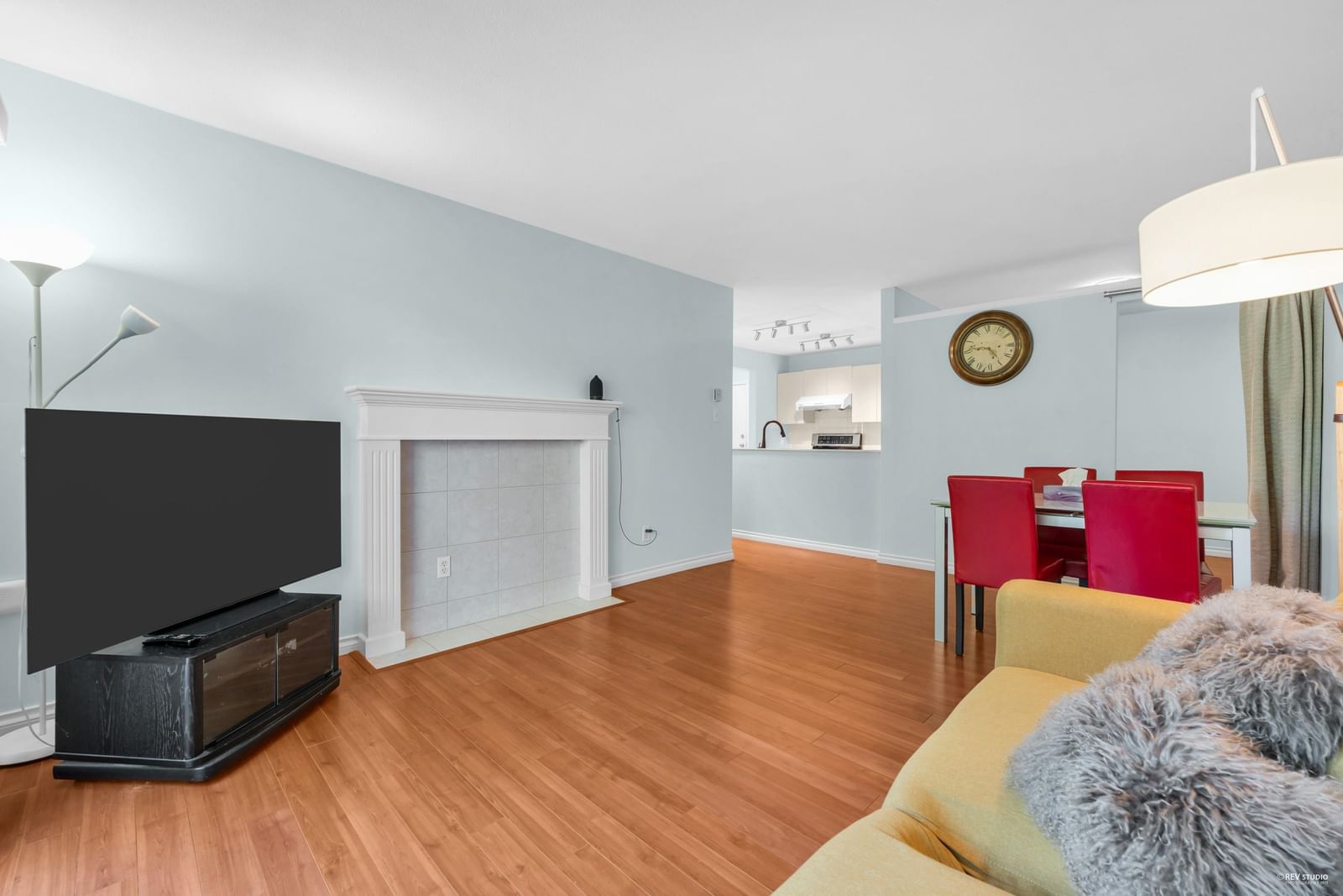 Listing Image 4