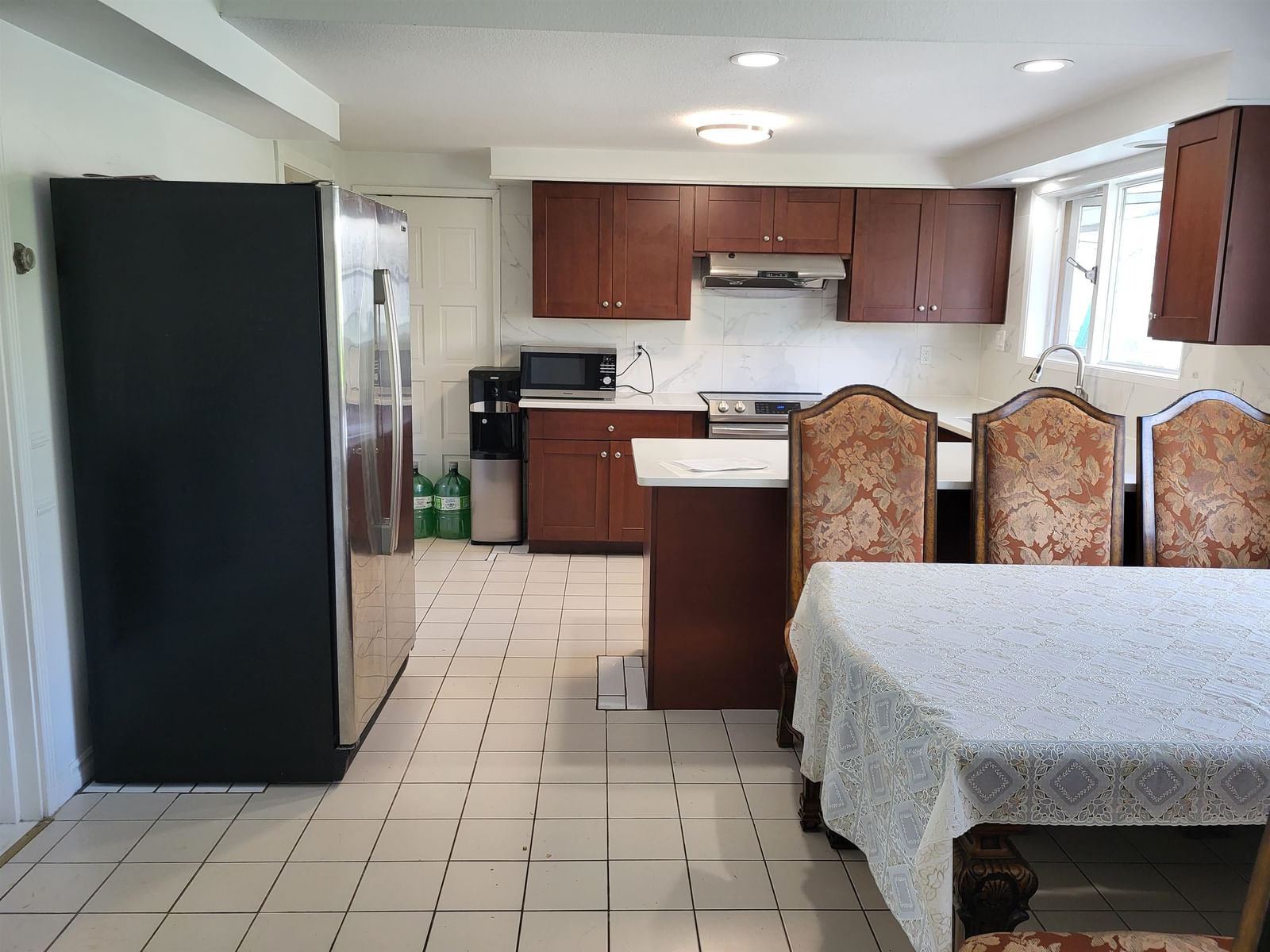 Listing Image 5