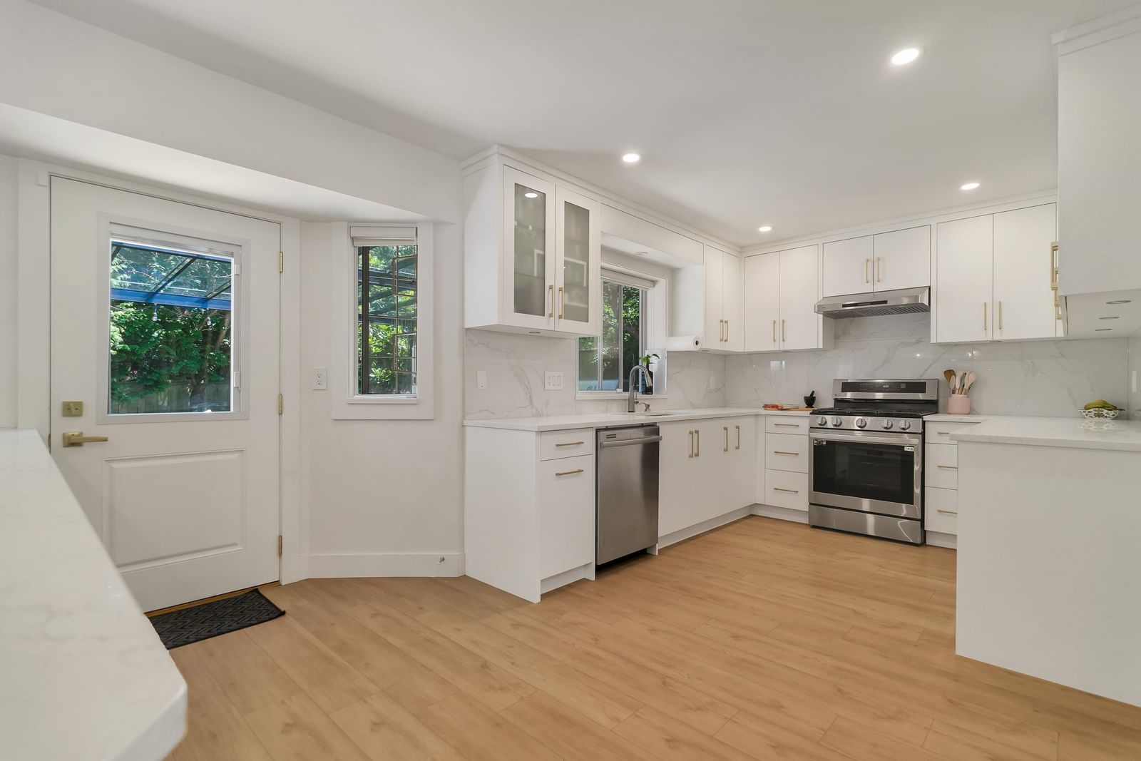 Listing Image 16