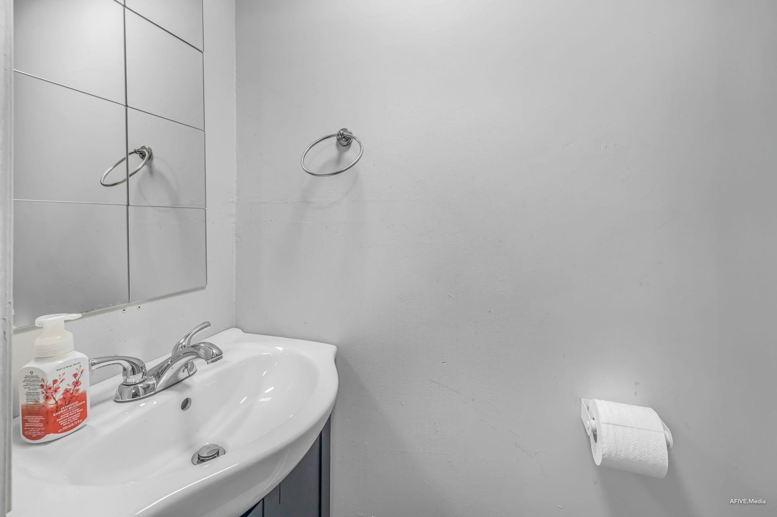 Listing Image 18