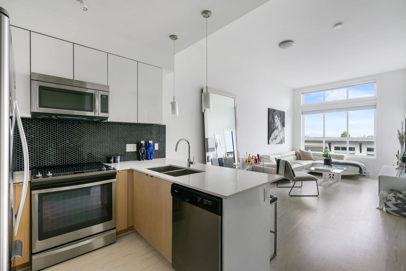 Listing Image 1