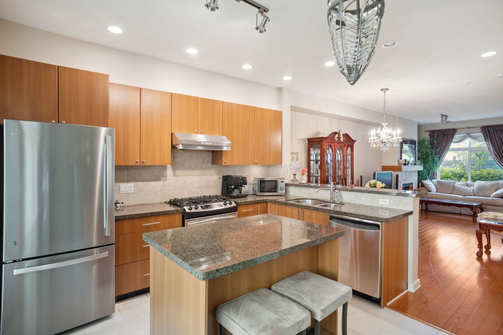 Listing Image 11