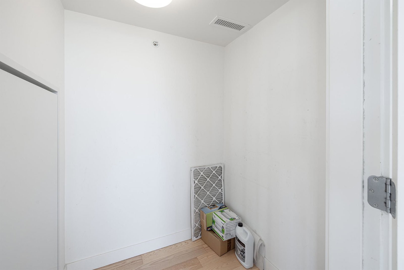 Listing Image 17
