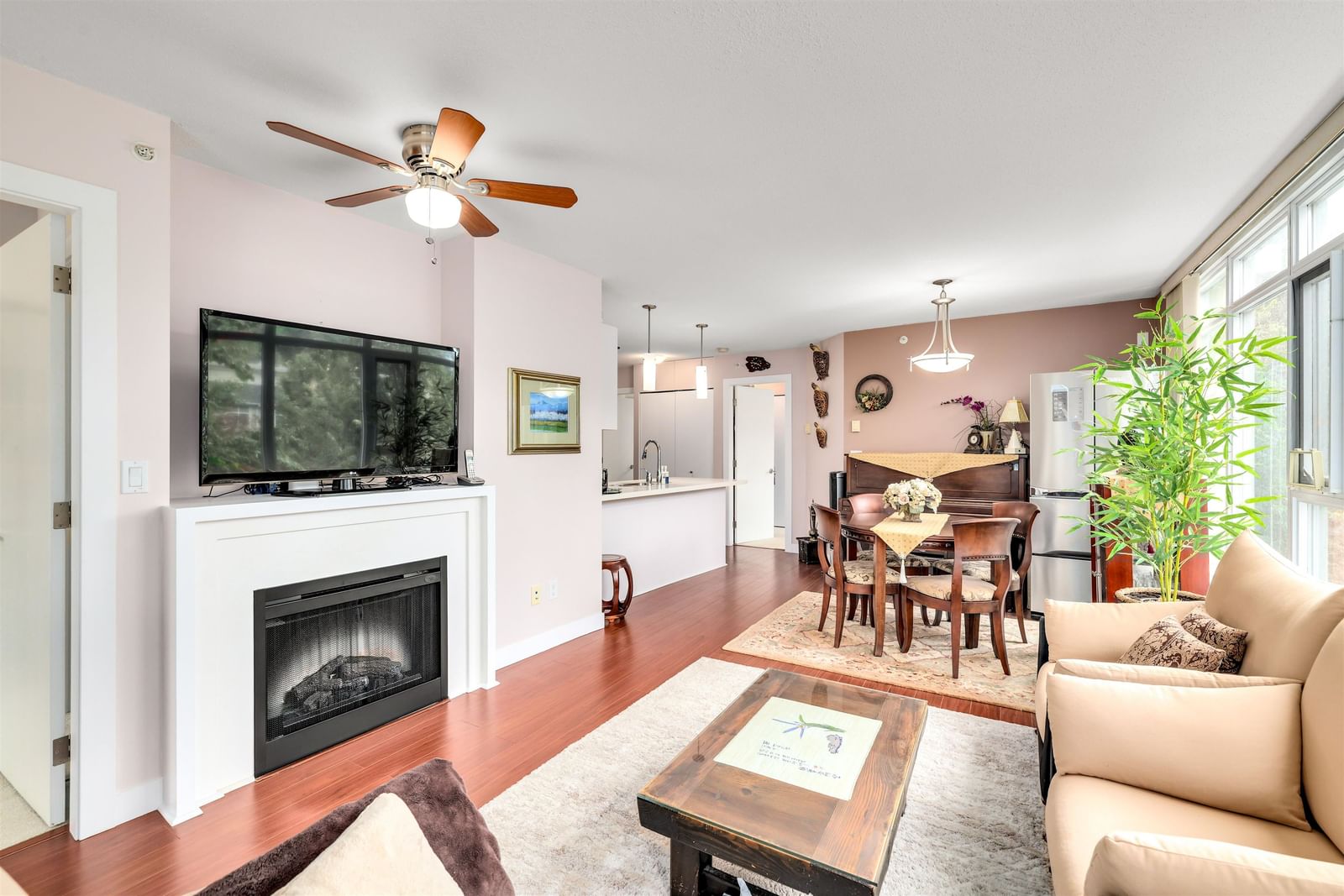 Listing Image 5