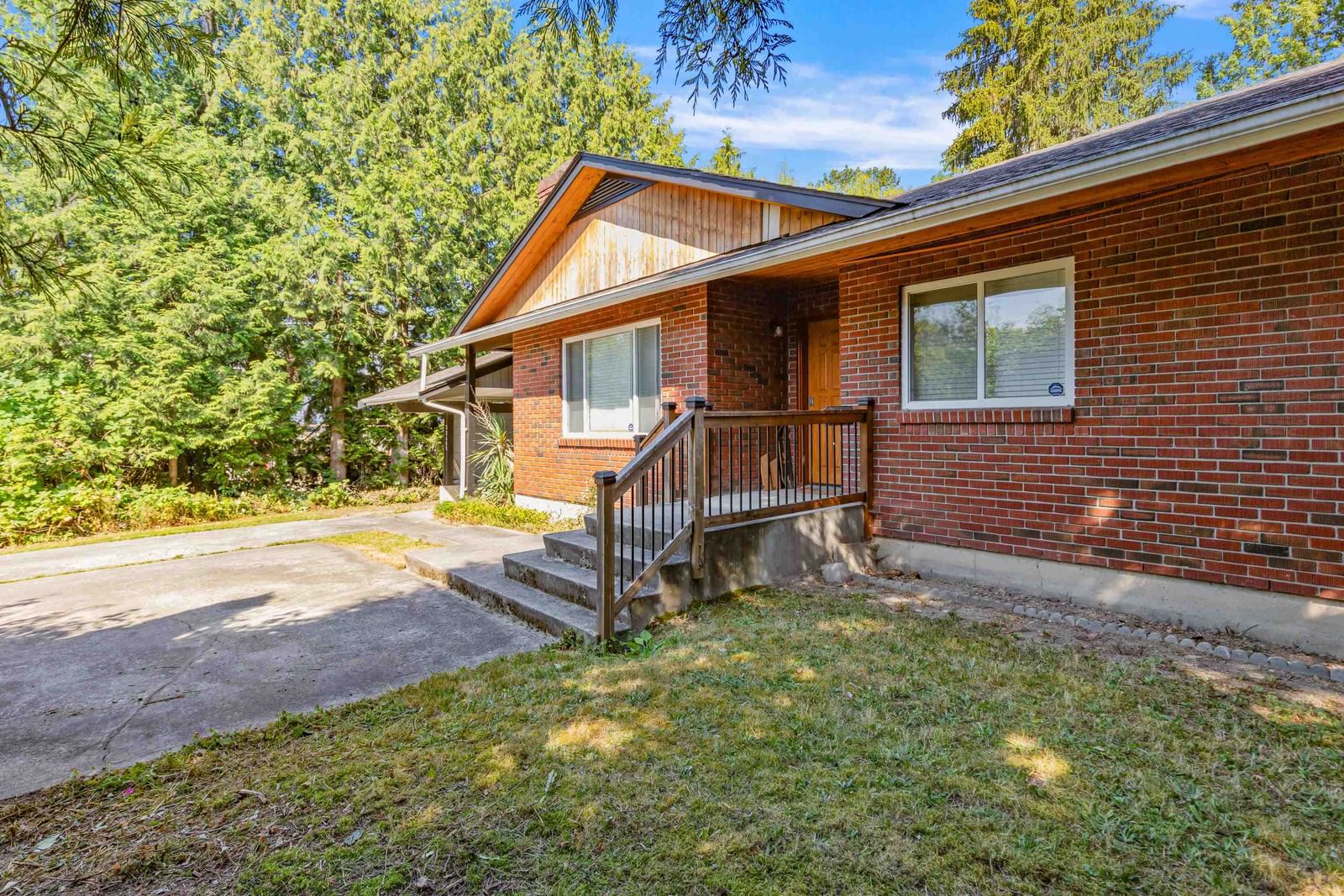 Listing Image 4