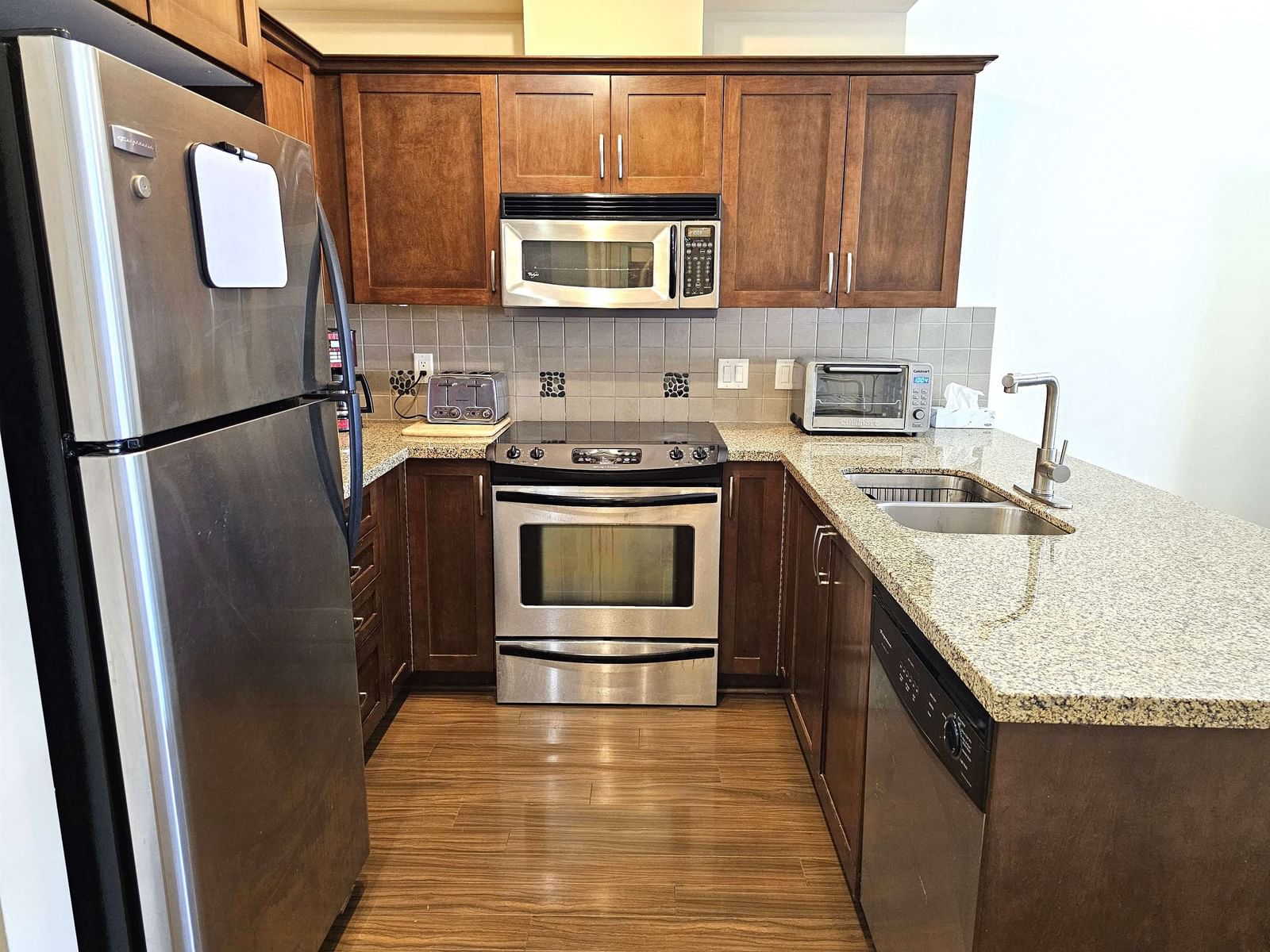Listing Image 4