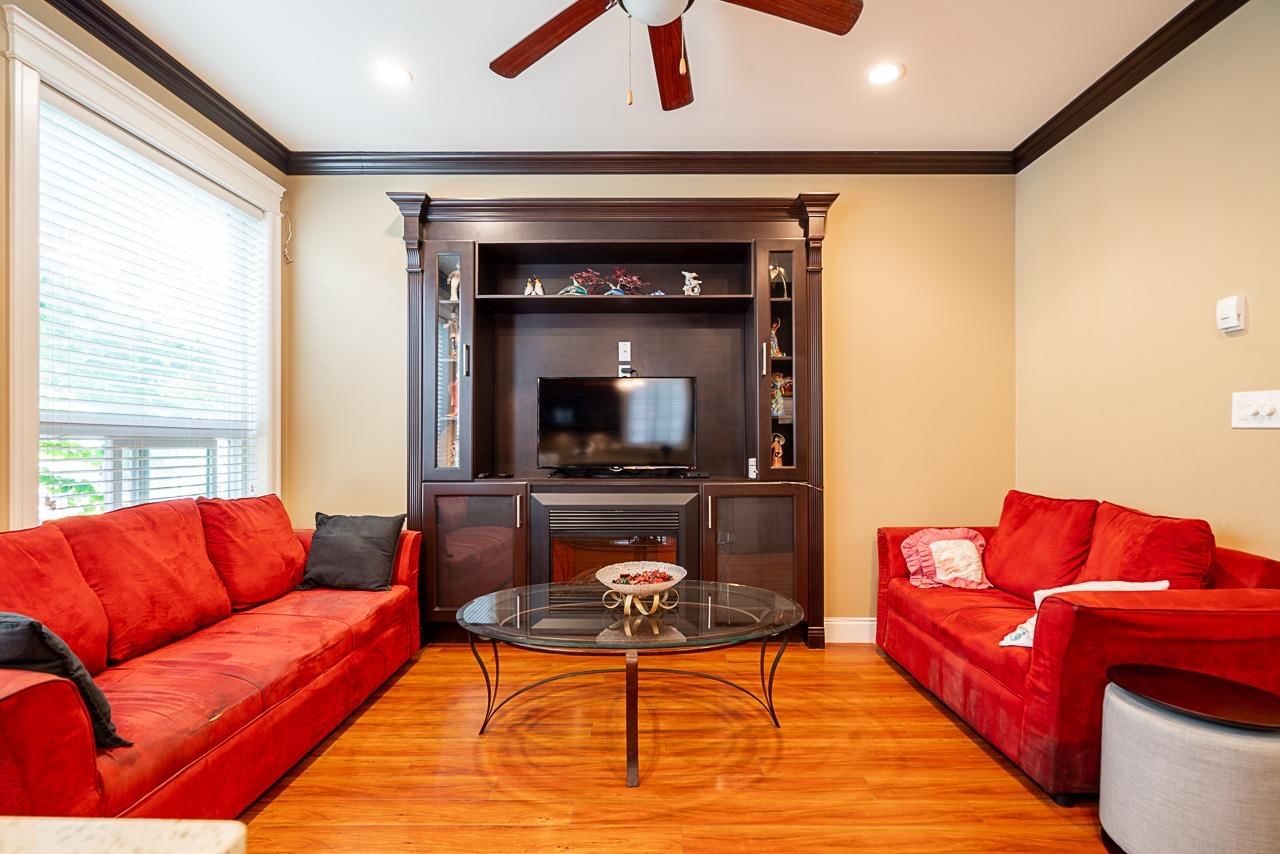 Listing Image 11