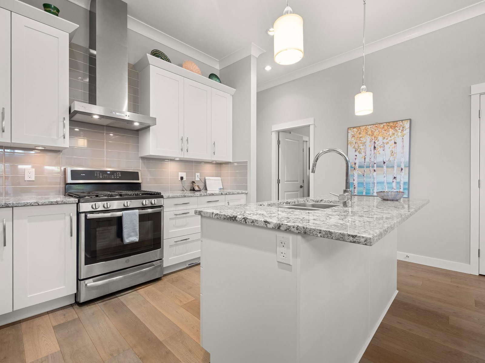 Listing Image 15