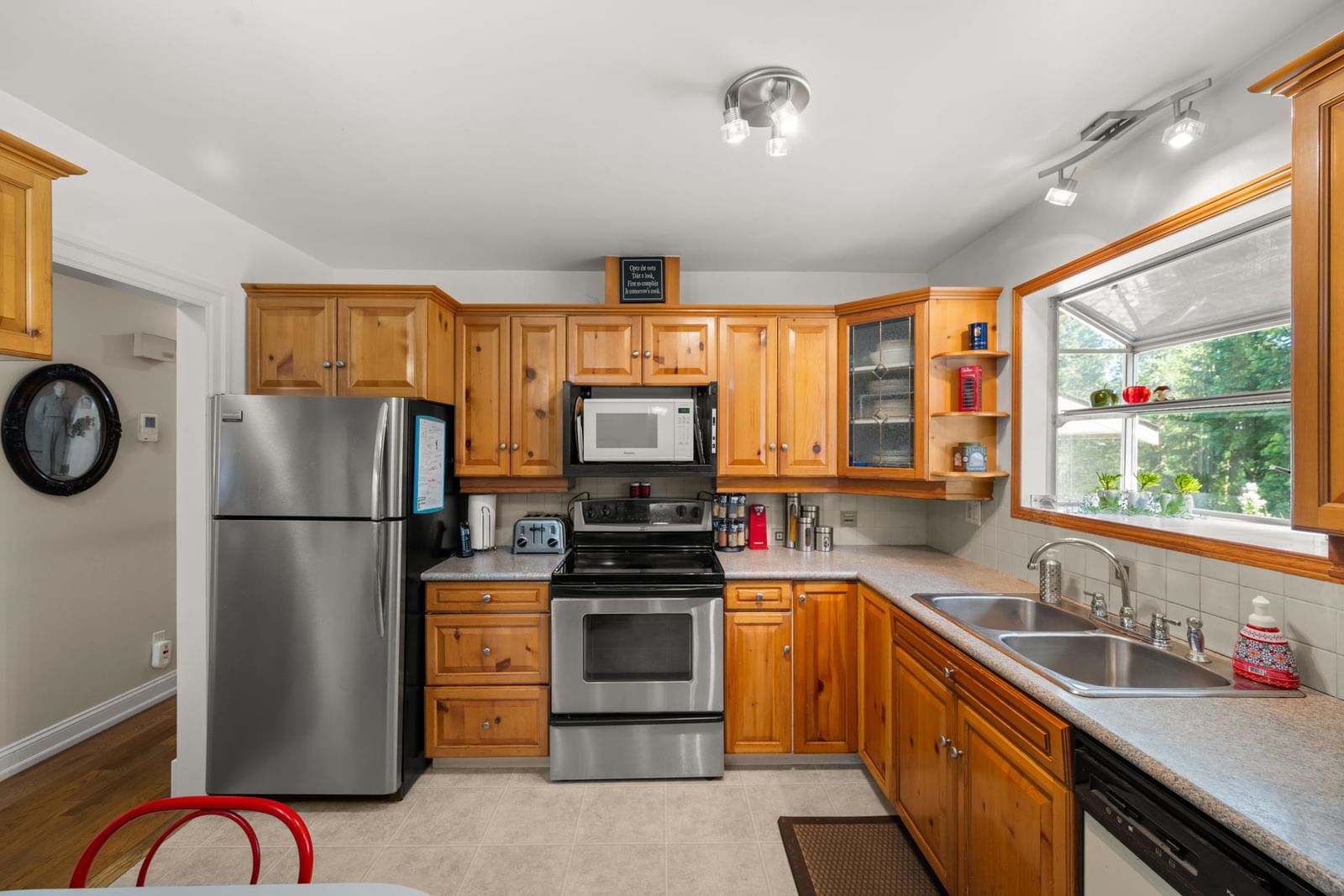 Listing Image 9