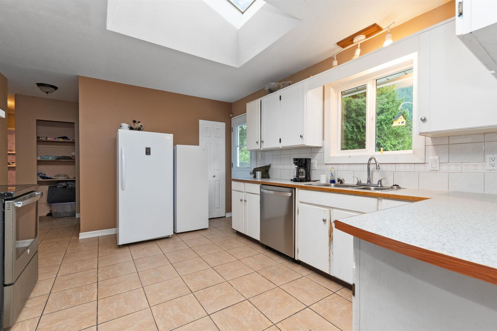 Listing Image 11