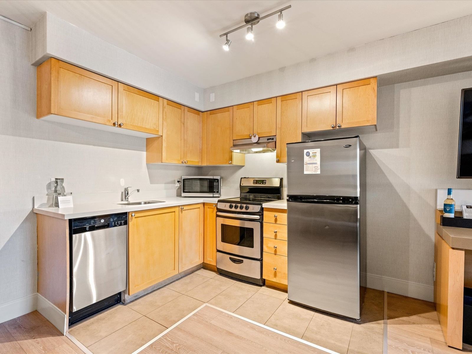 Listing Image 5