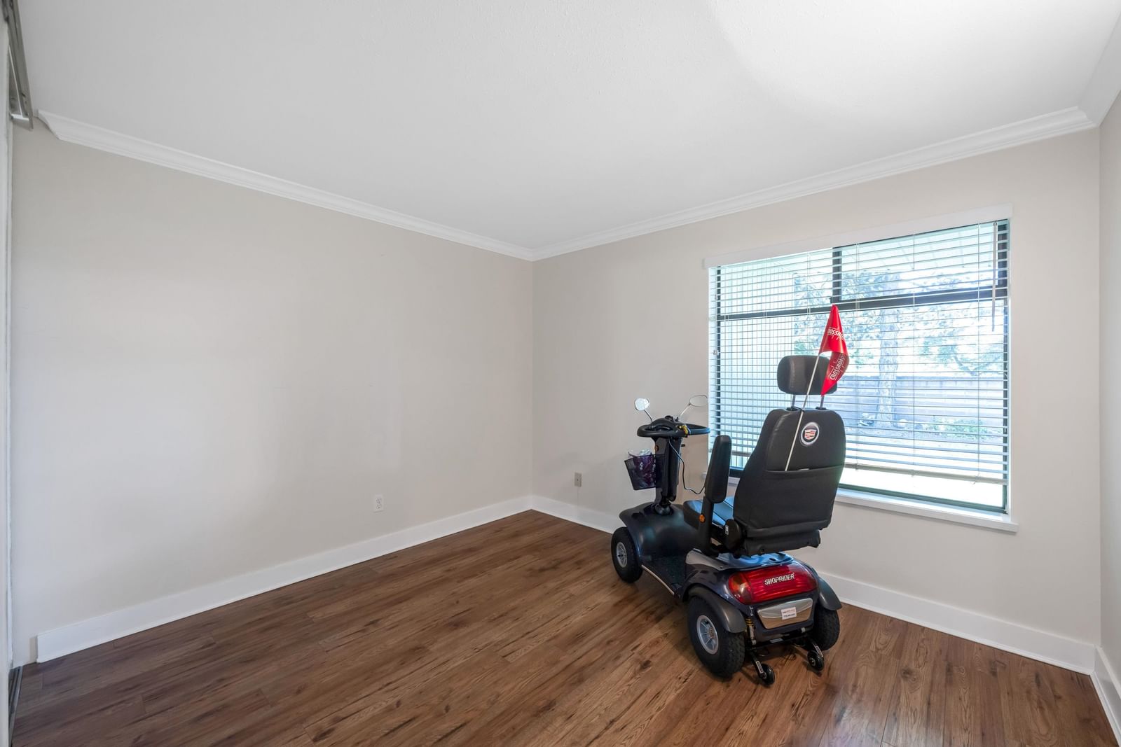 Listing Image 20
