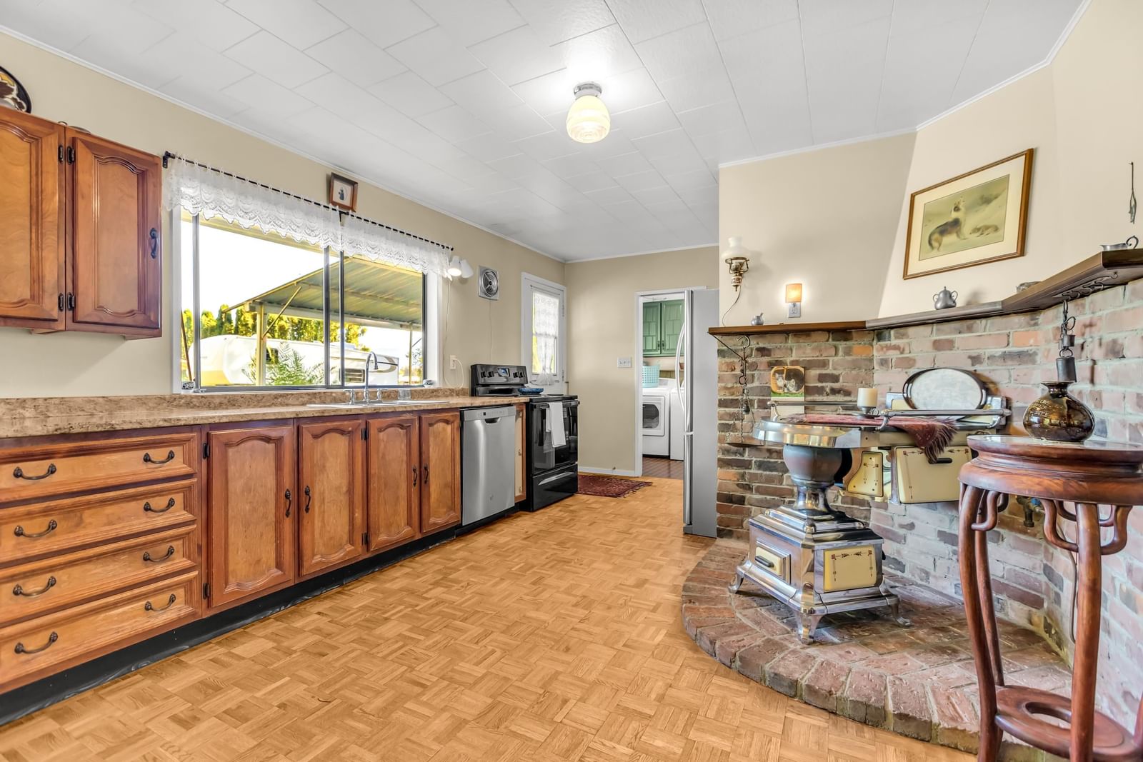 Listing Image 8