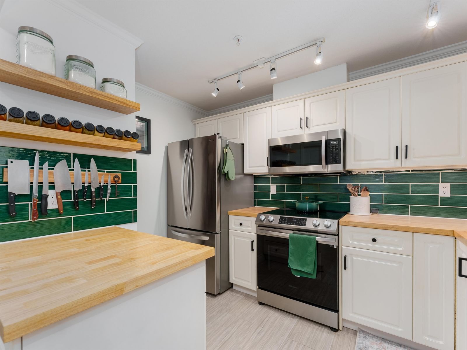Listing Image 15