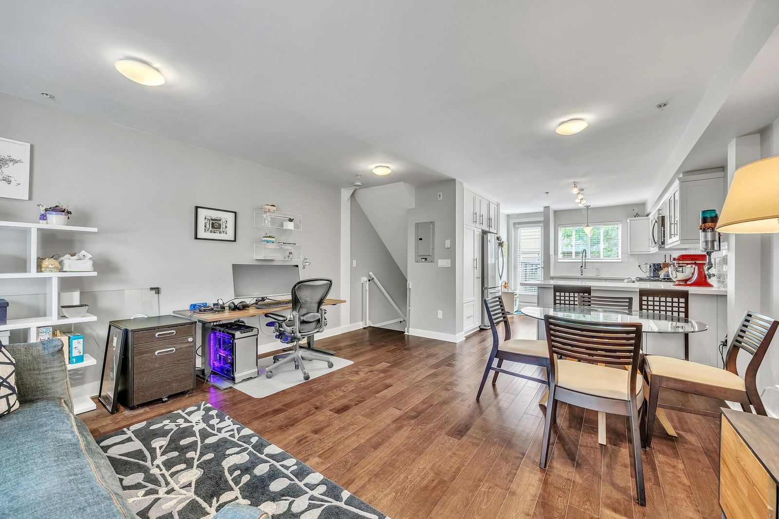 Listing Image 4