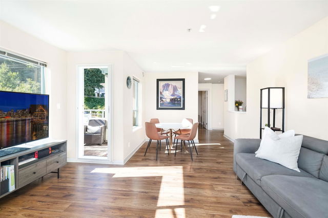 302 - 1085 17th Street W