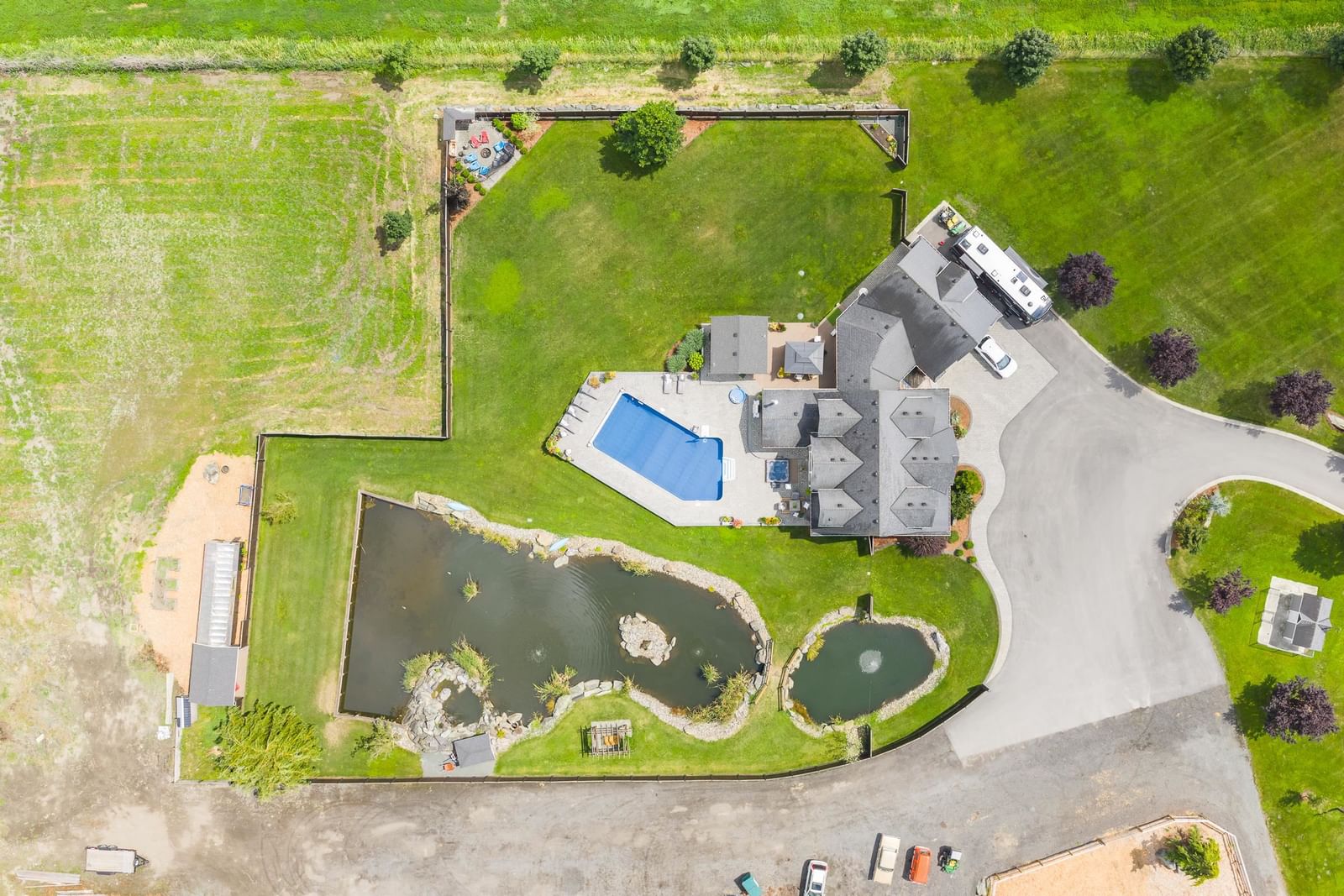 Listing Image 4