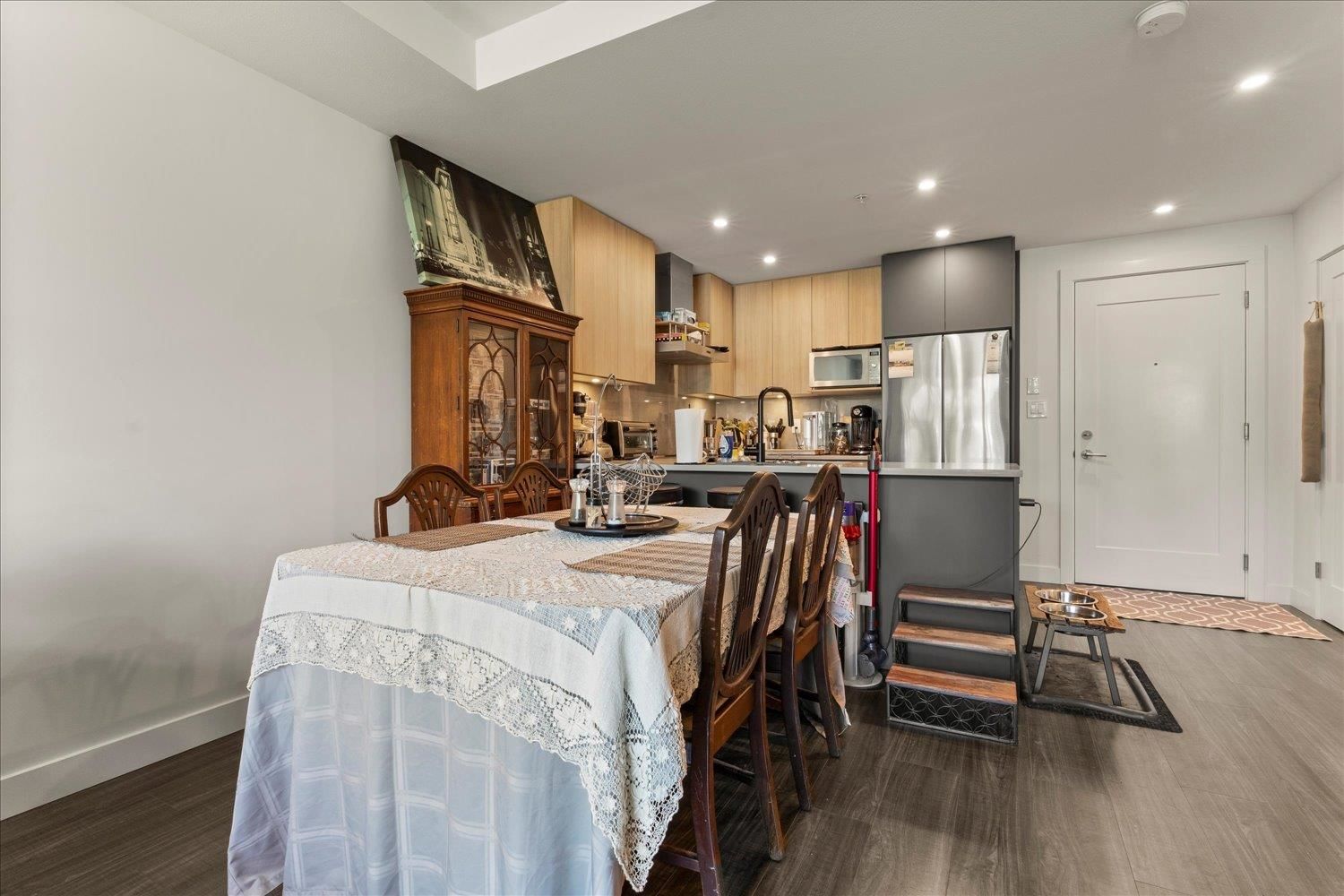 Listing Image 8