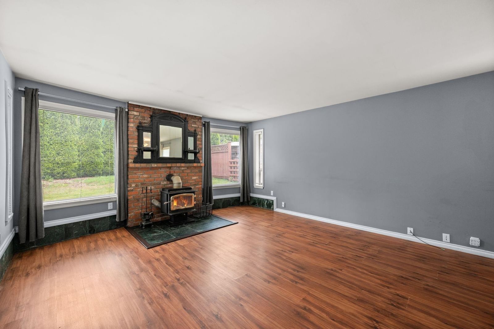 Listing Image 6