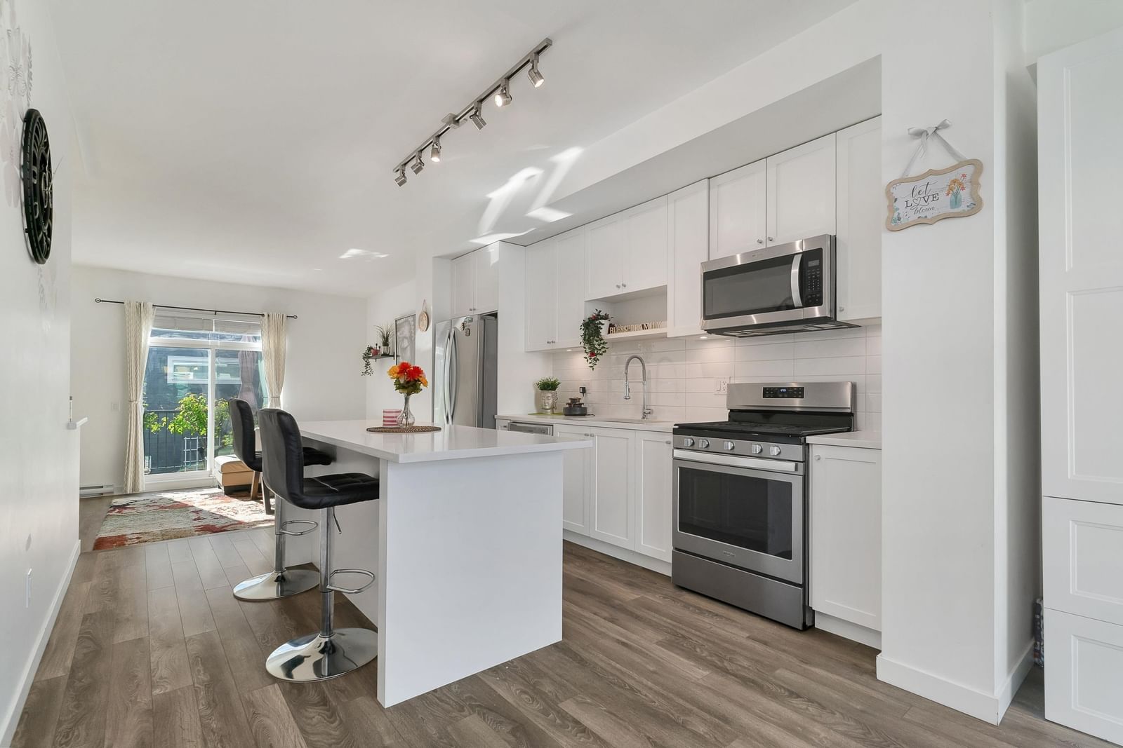 Listing Image 10