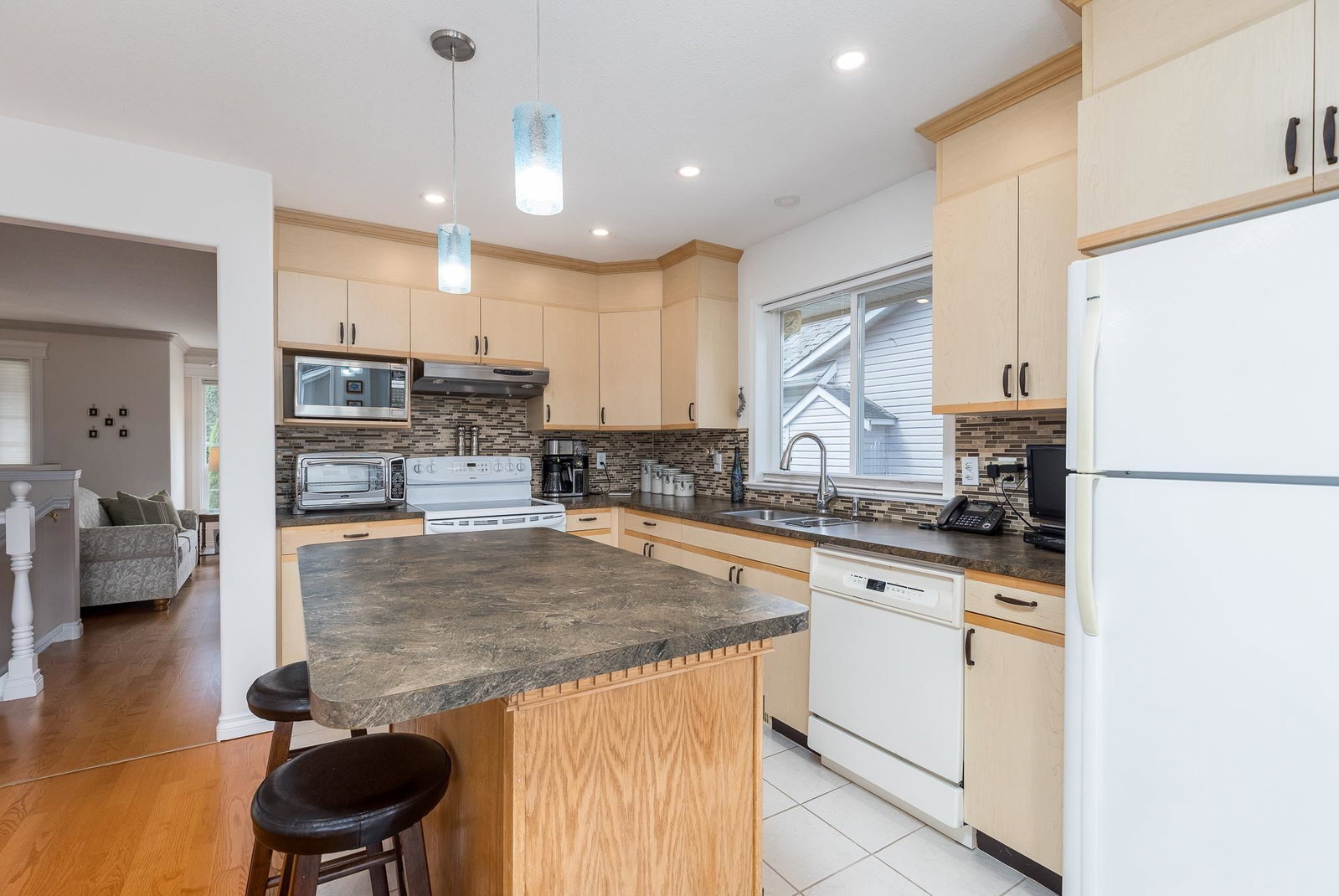 Listing Image 12