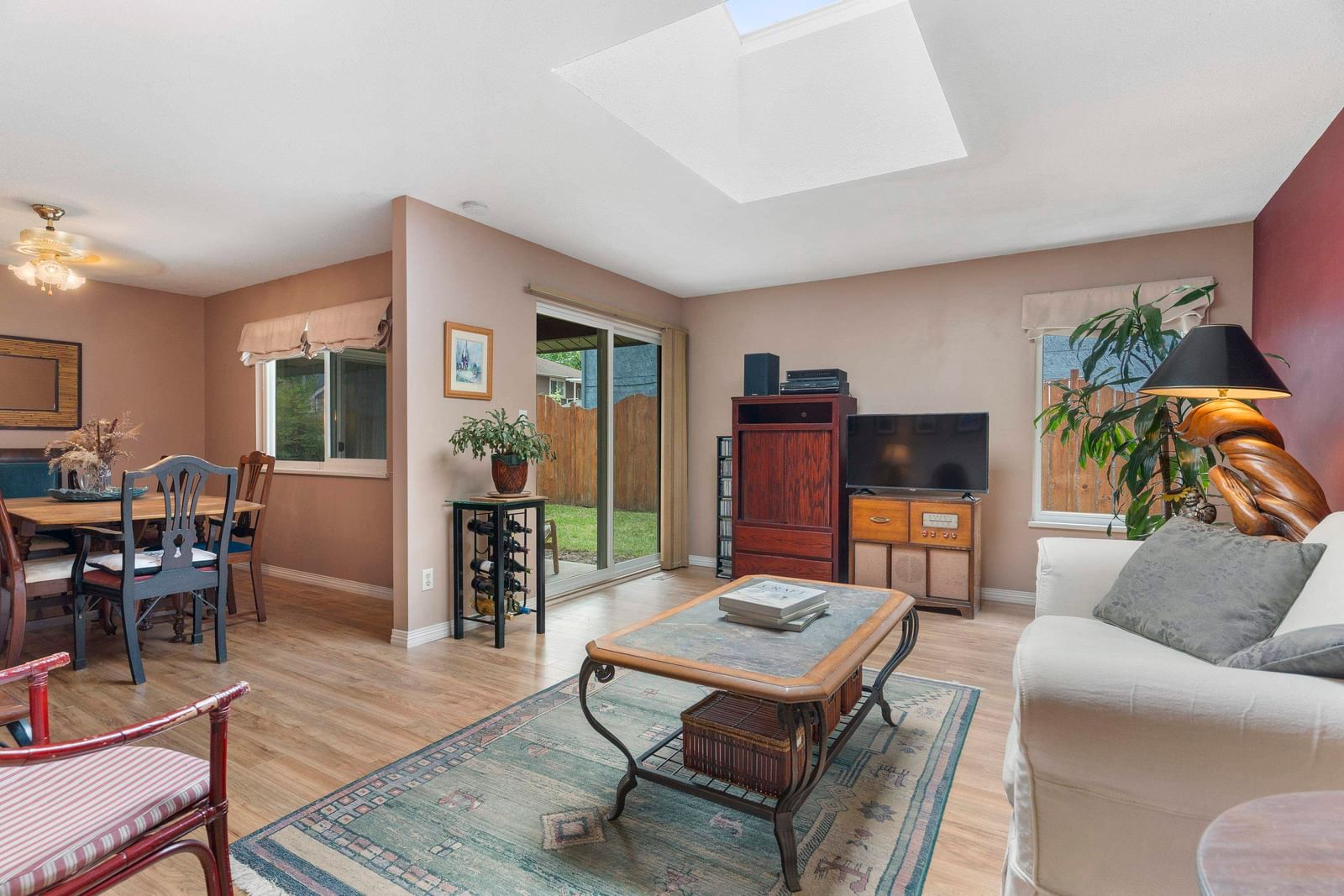 Listing Image 3