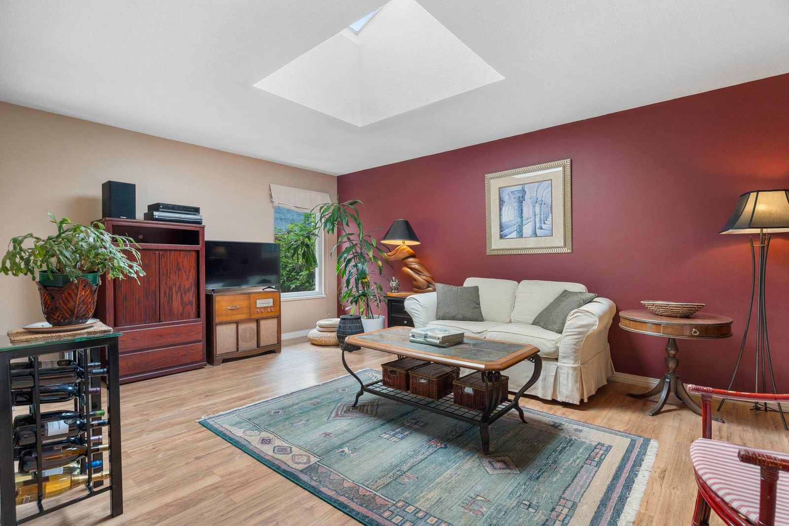Listing Image 4