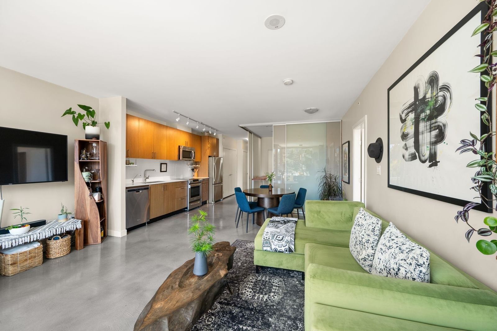 Listing Image 10