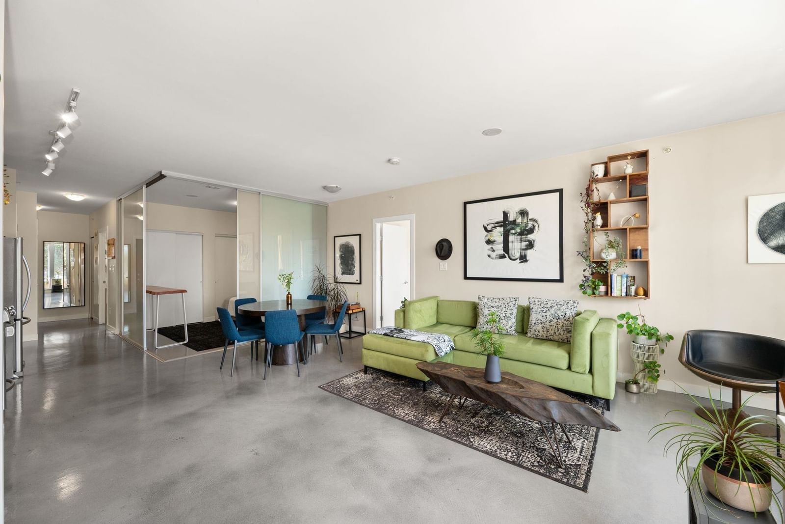 Listing Image 9