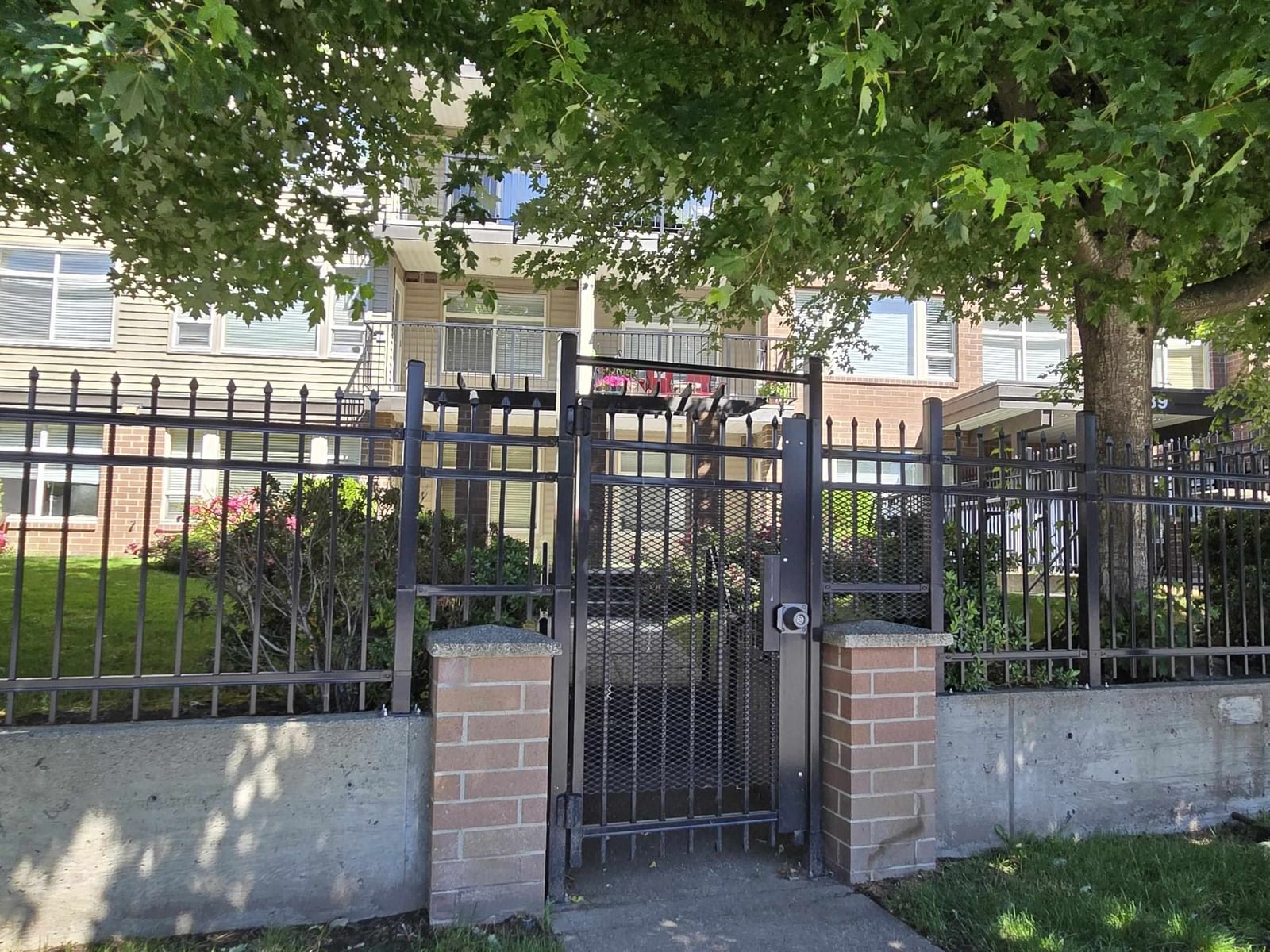Listing Image 4