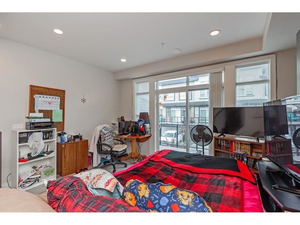 Listing Image 17