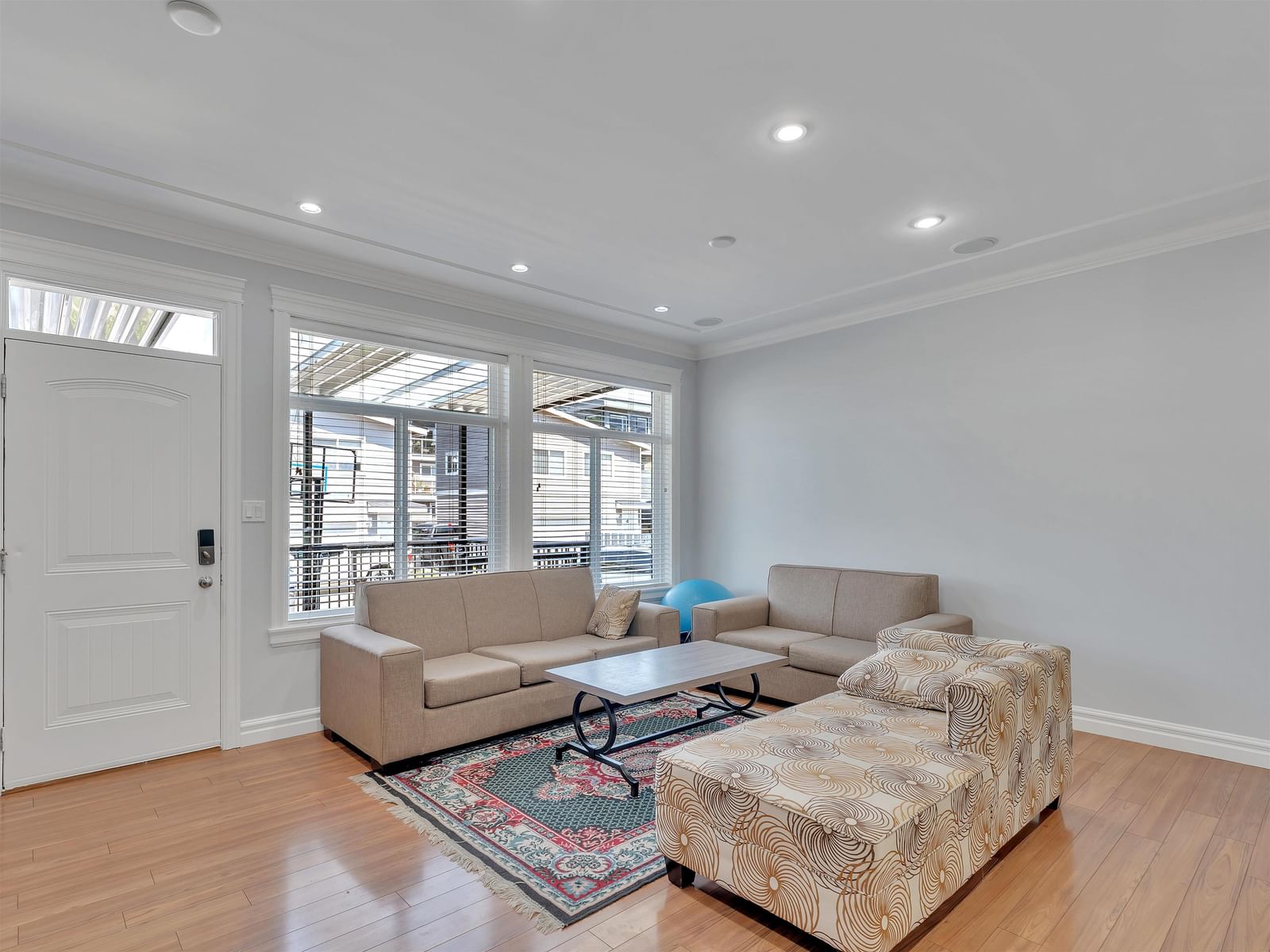 Listing Image 12