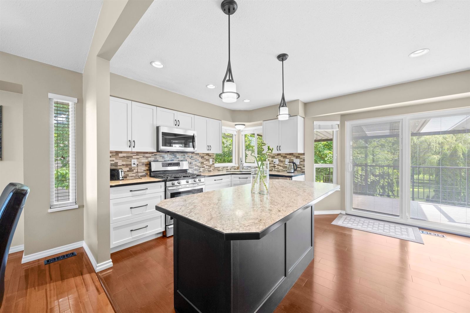 Listing Image 9
