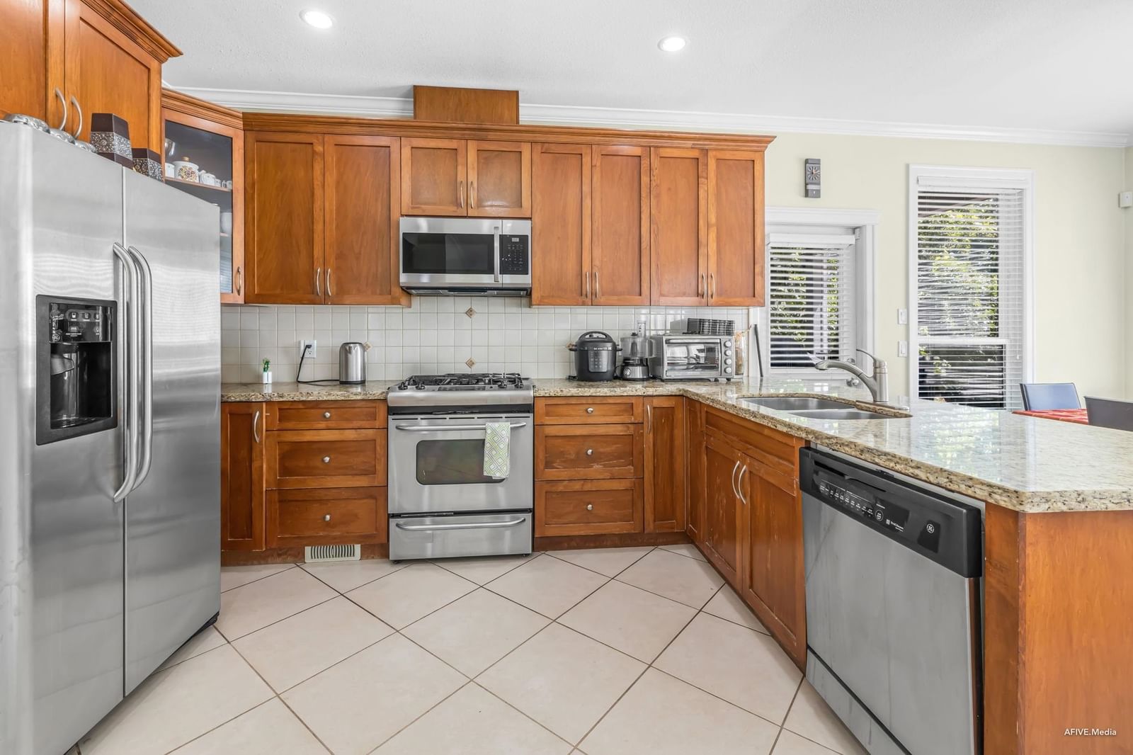 Listing Image 9