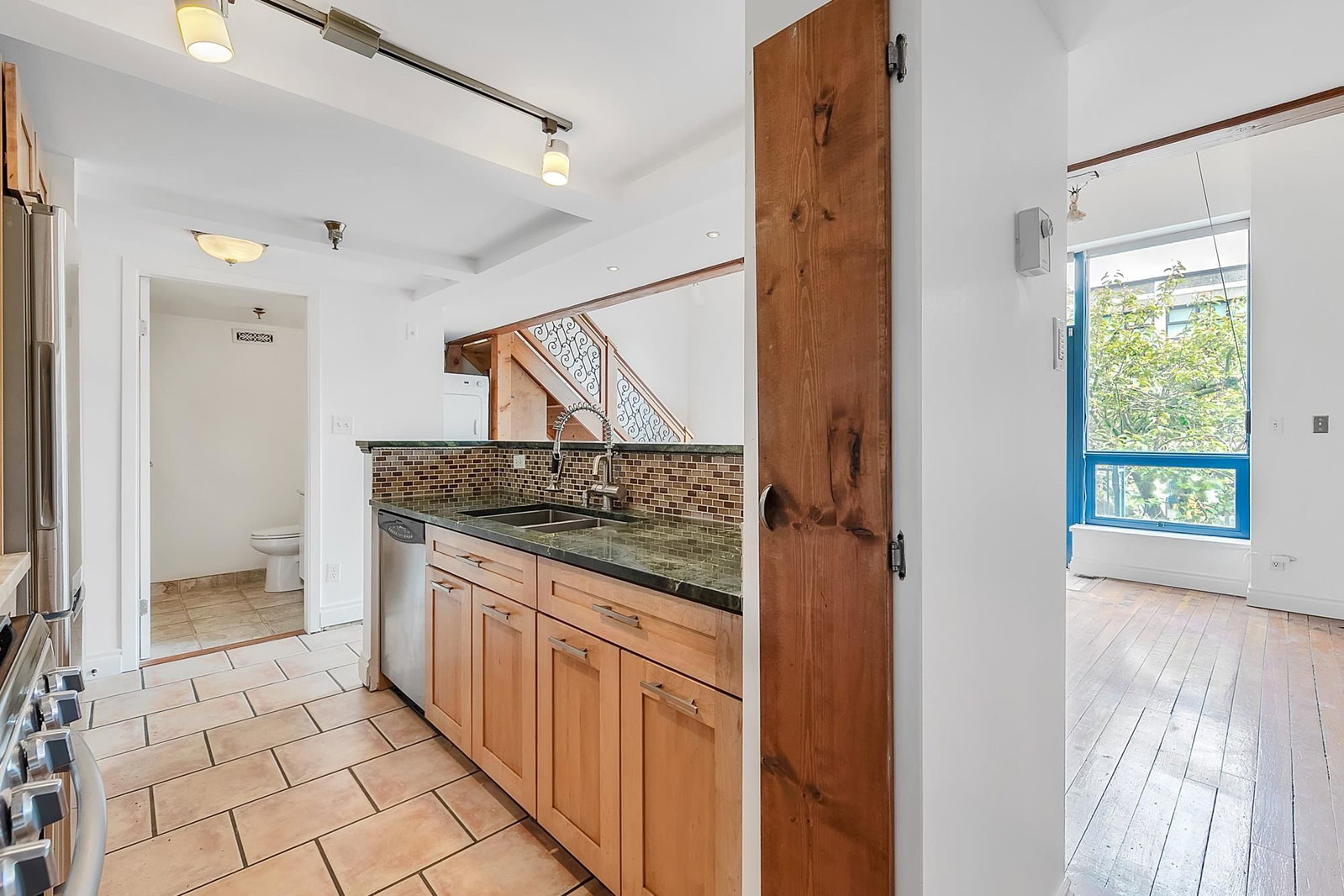 Listing Image 11