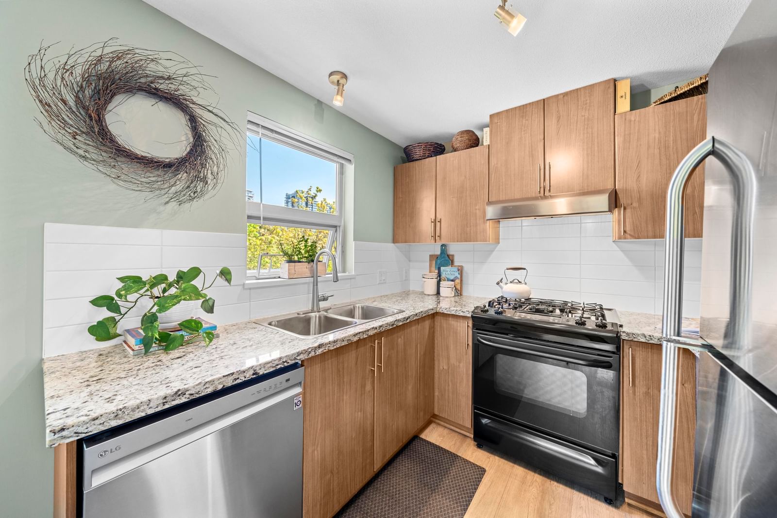 Listing Image 9