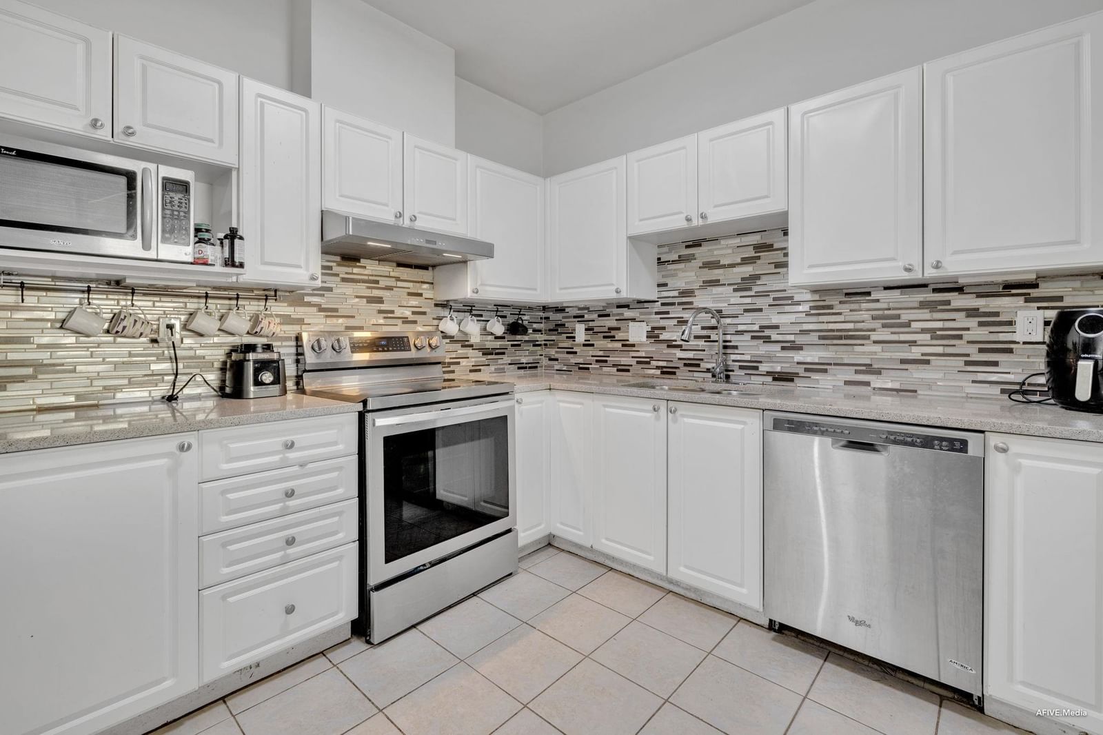 Listing Image 12