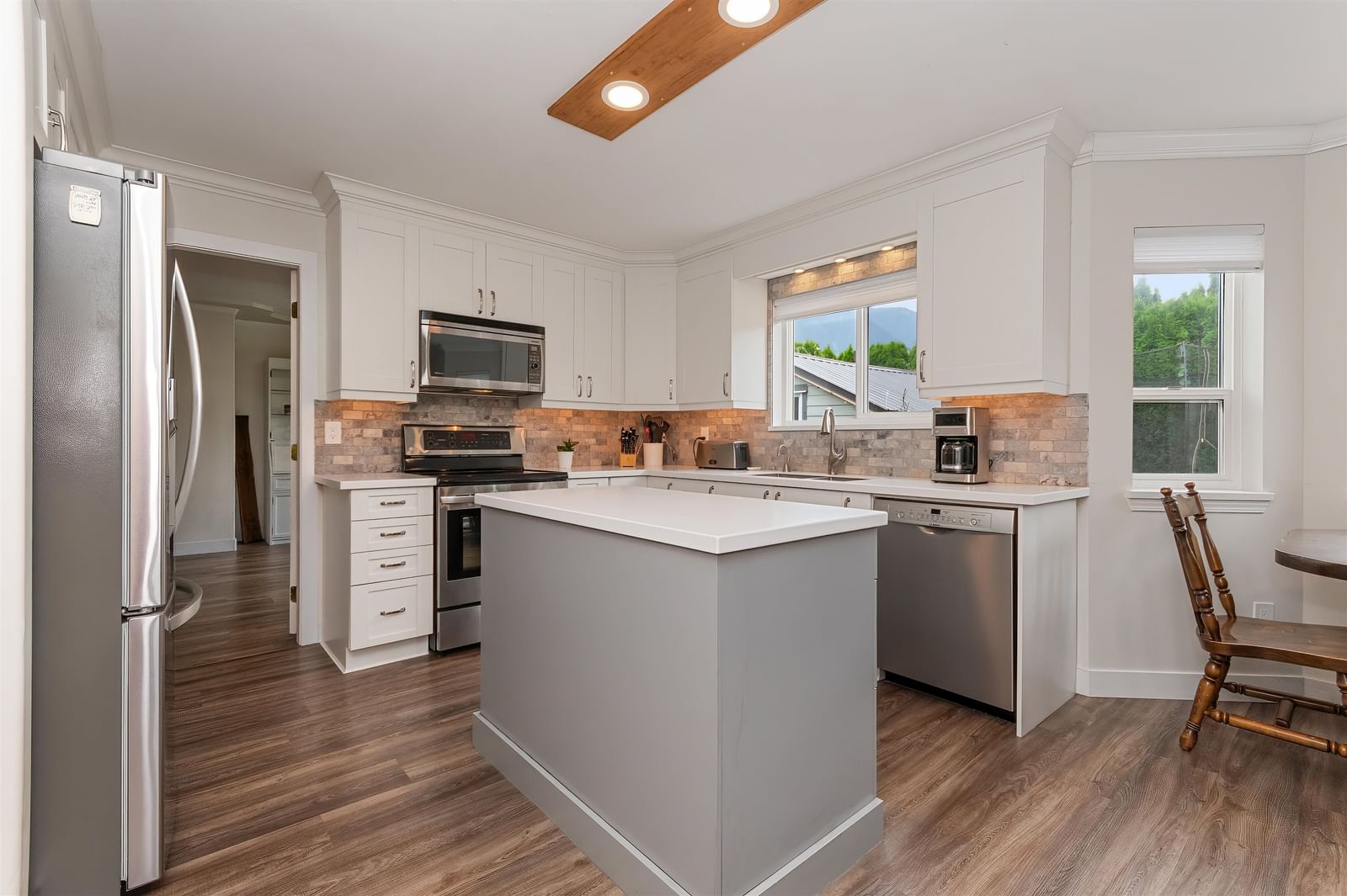 Listing Image 11
