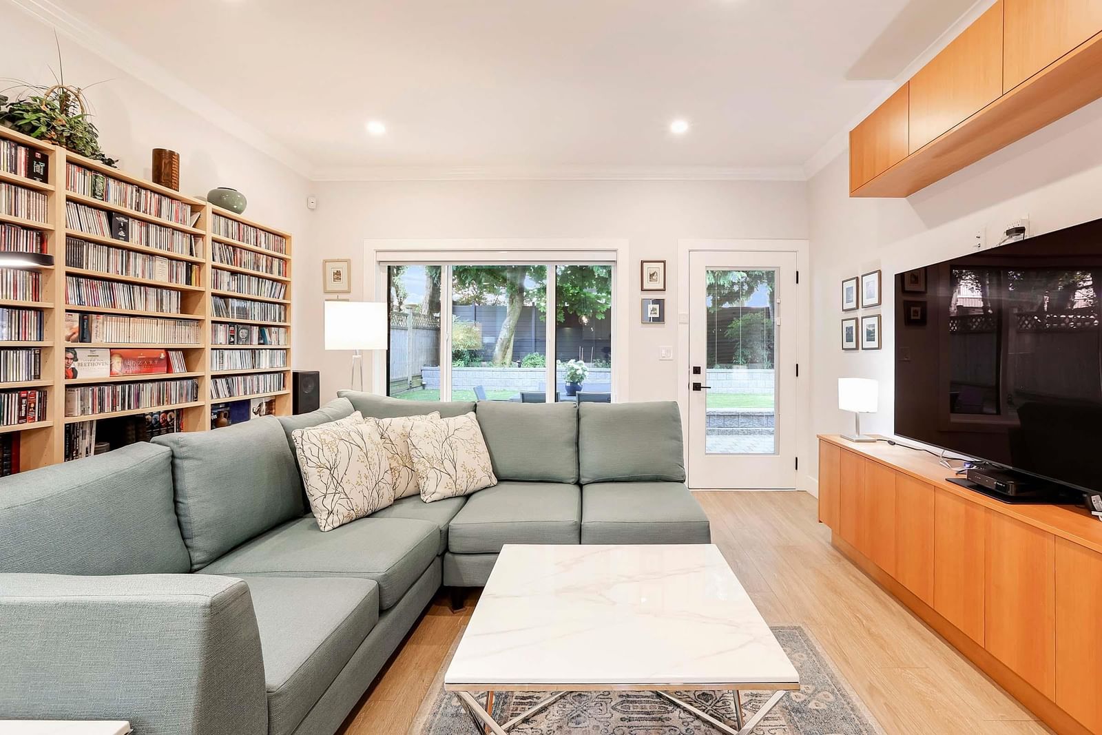 Listing Image 10