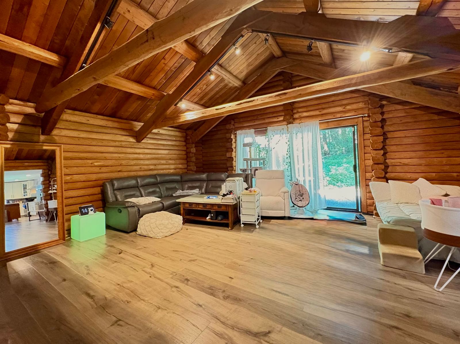 Listing Image 10
