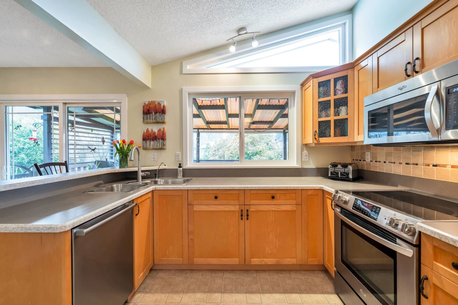 Listing Image 11