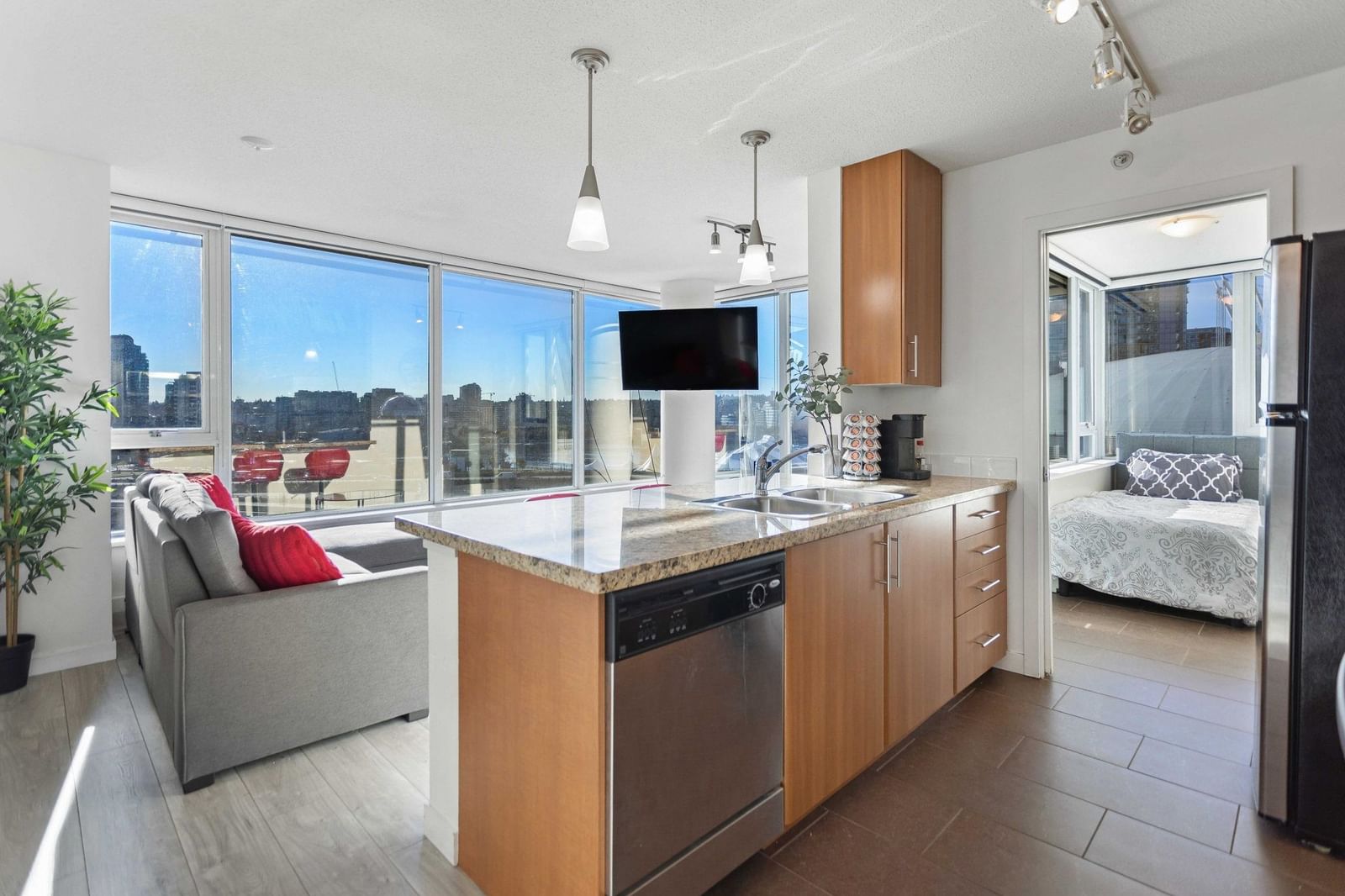 Listing Image 10