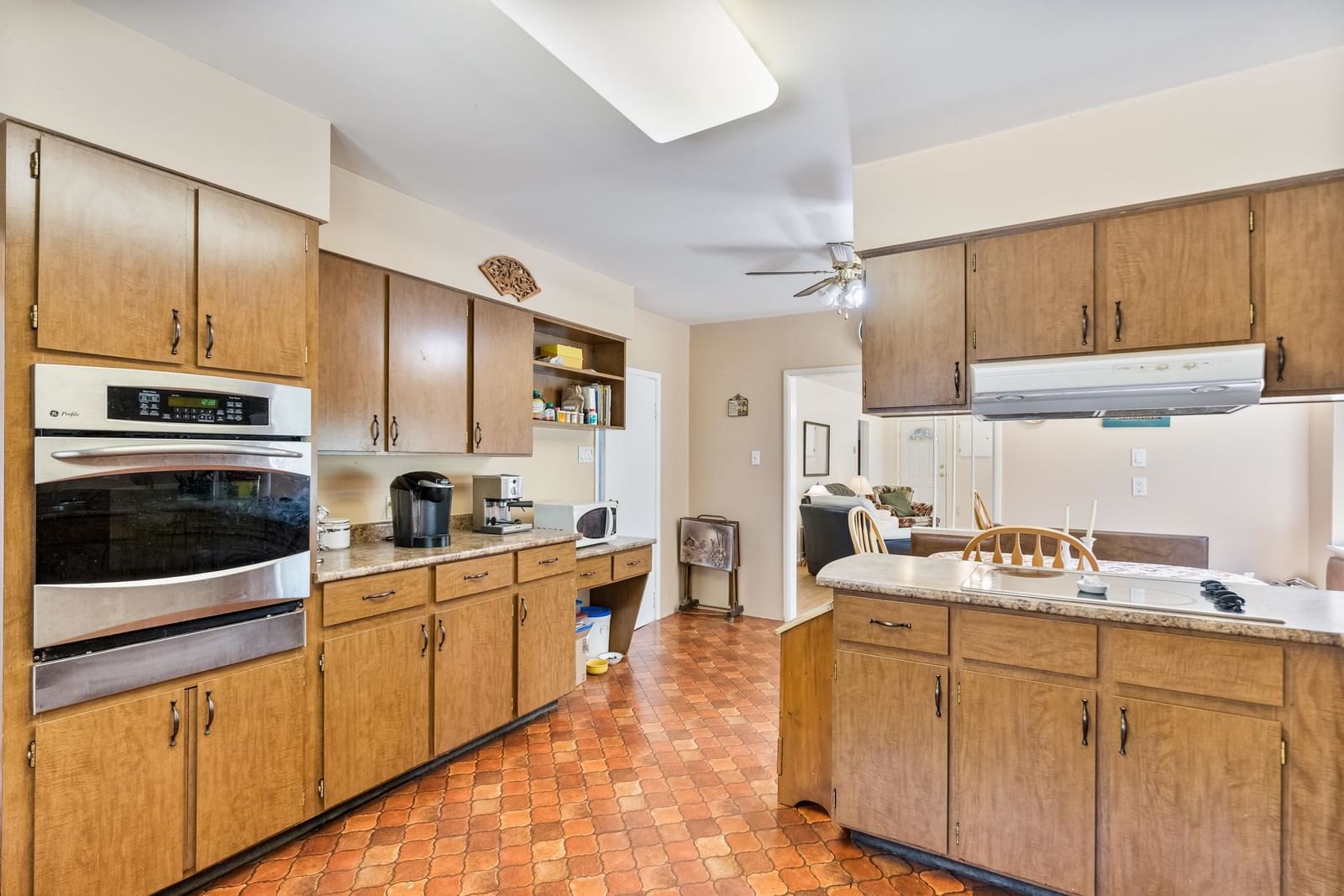 Listing Image 12