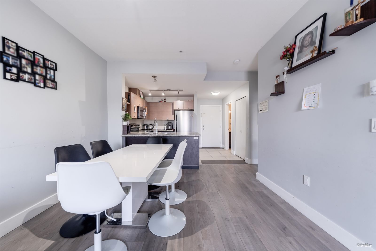 Listing Image 9