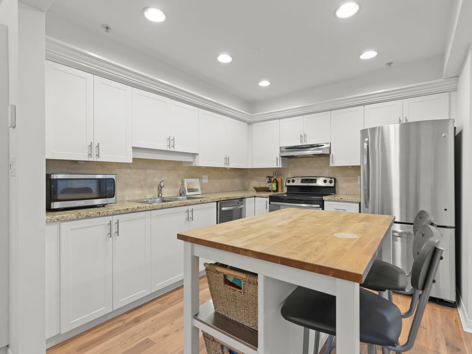 Listing Image 9