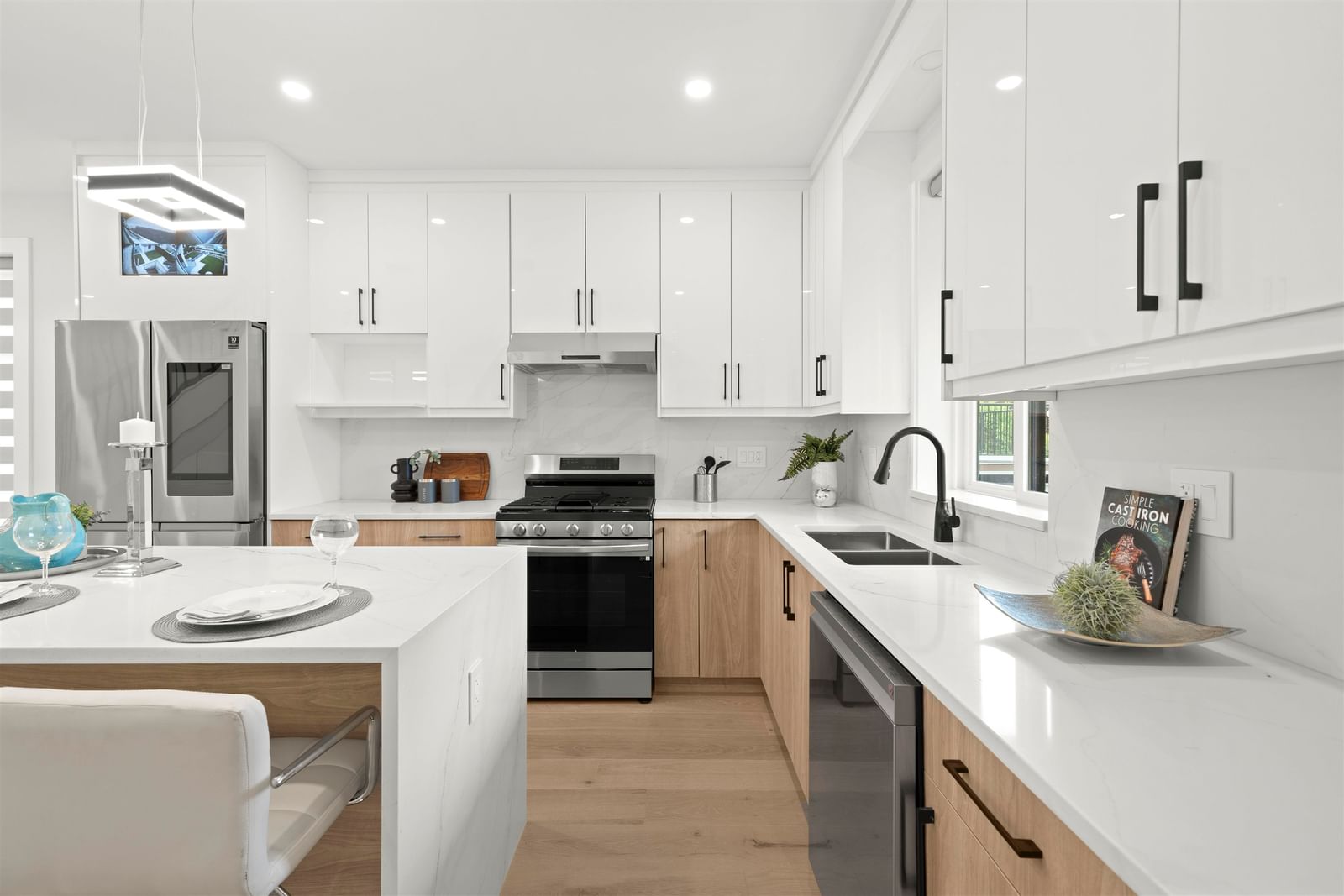 Listing Image 11