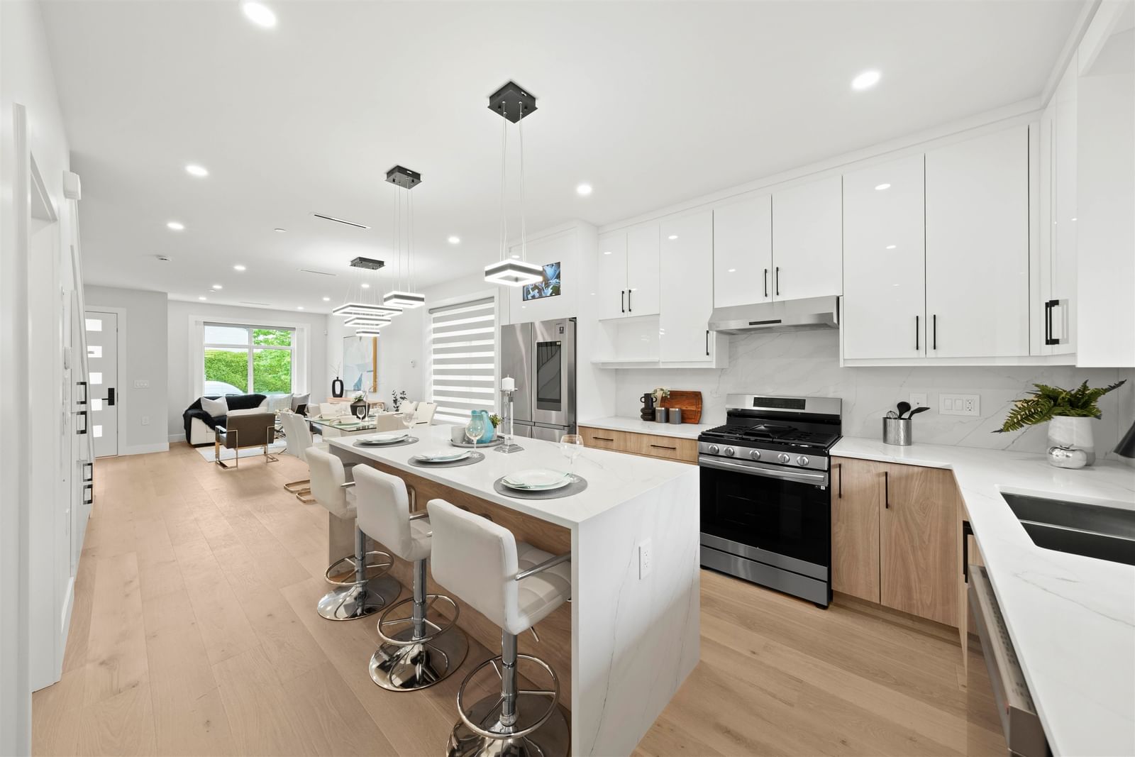 Listing Image 12