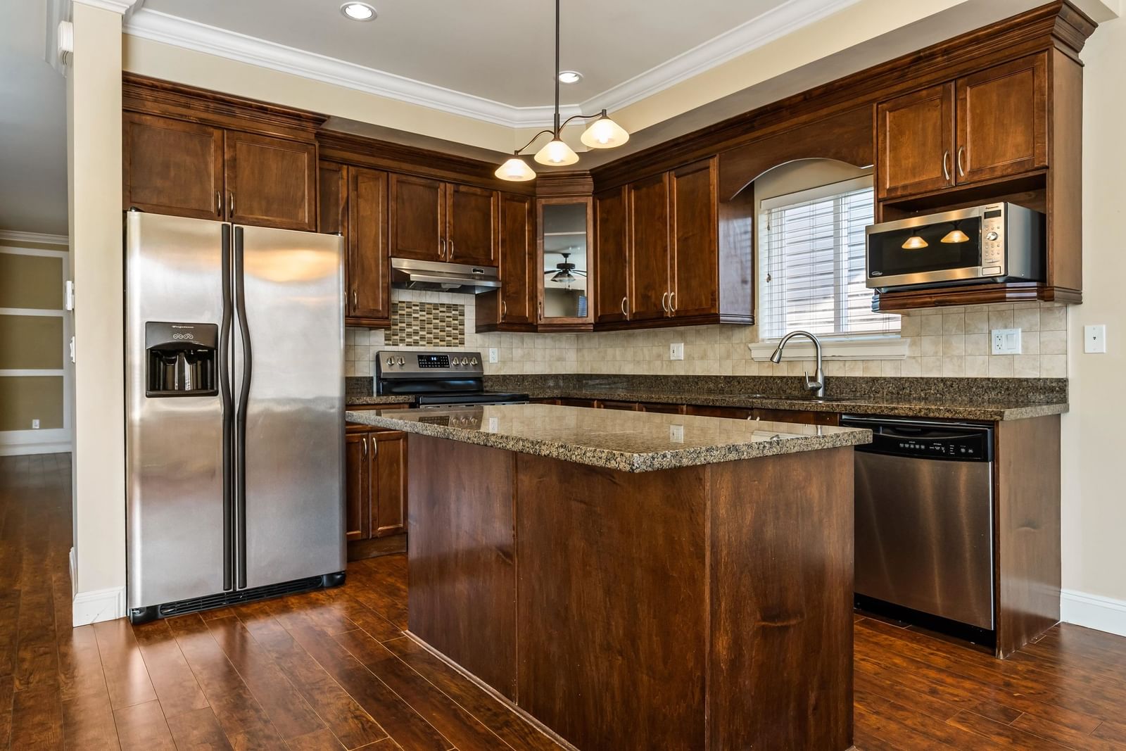 Listing Image 10