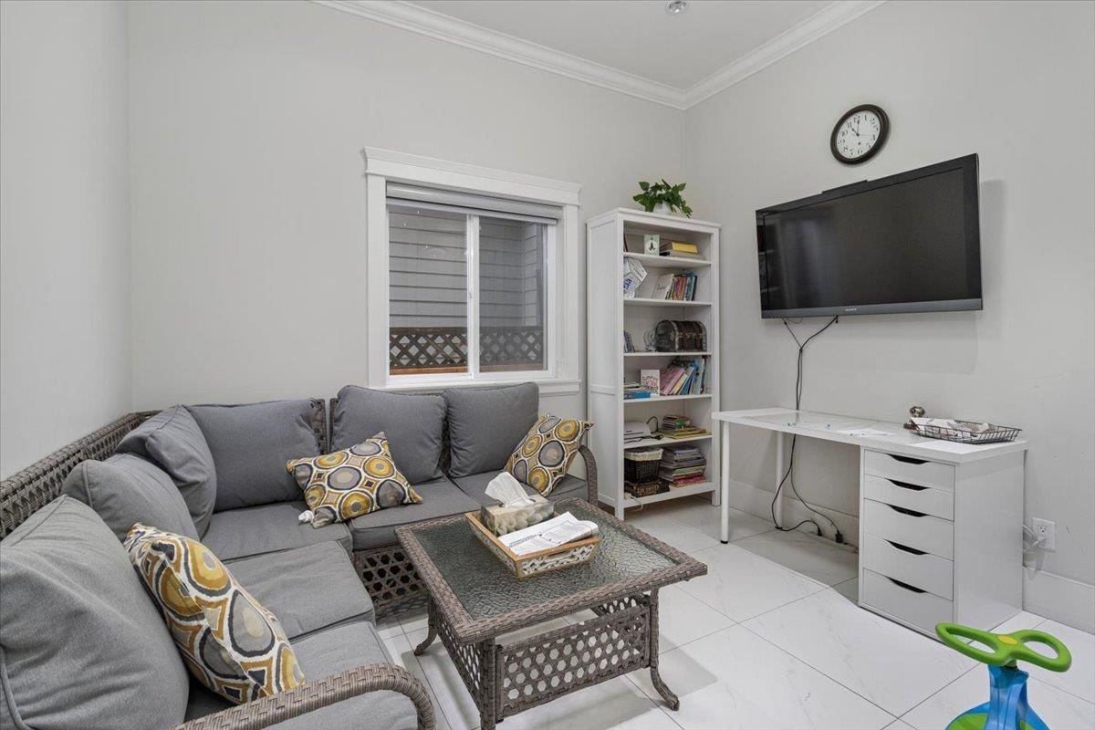 Listing Image 11